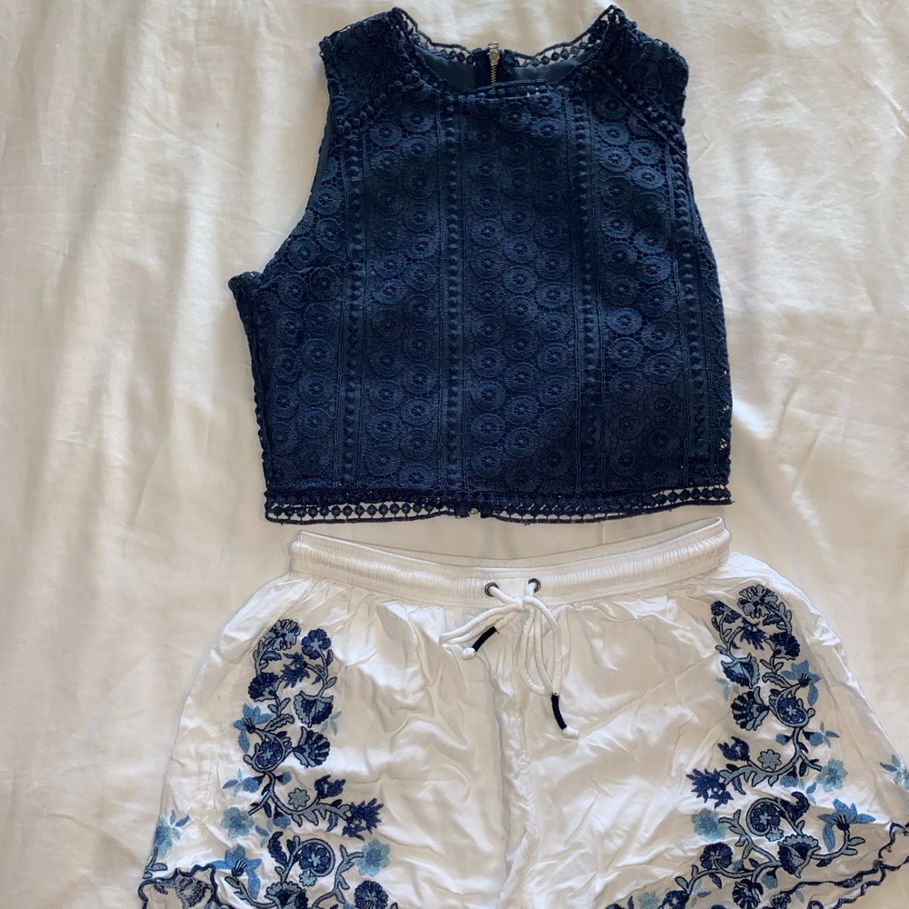 Abercrombie & Fitch Womens lace zip-back crop top